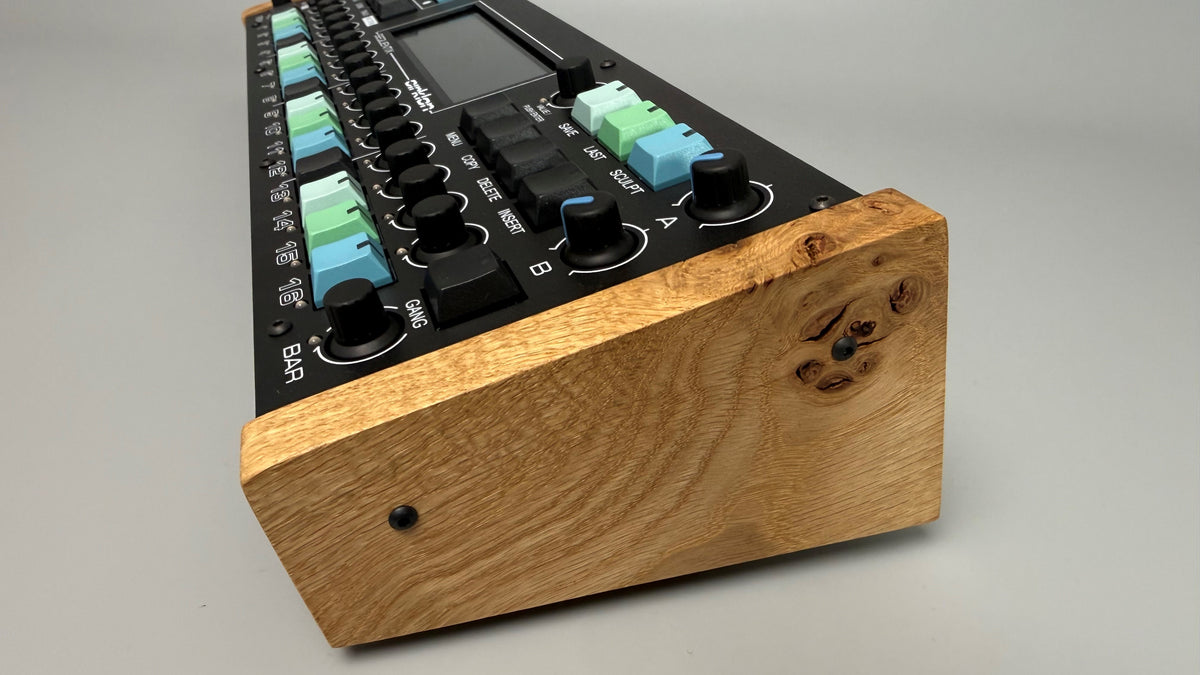 Cirklon2 Sequencer #4013, CVIO model, blue mix keys + pepper oak