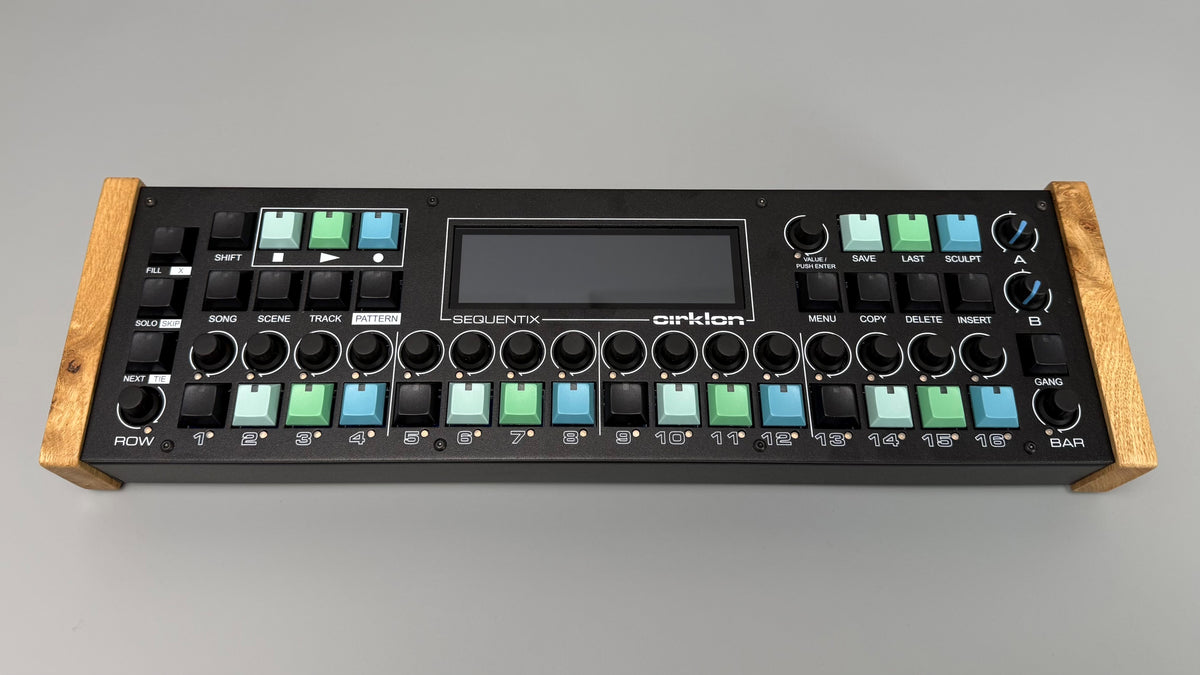 Cirklon2 Sequencer #4013, CVIO model, blue mix keys + pepper oak