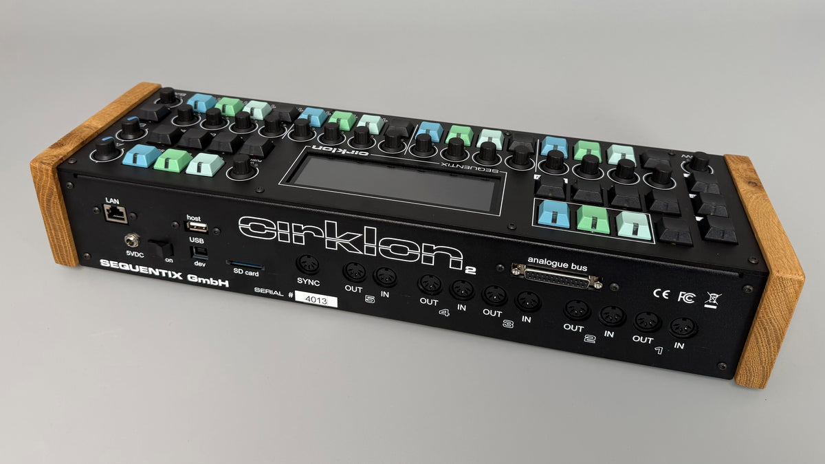Cirklon2 Sequencer #4013, CVIO model, blue mix keys + pepper oak